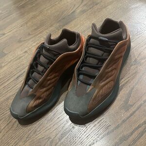 Men's Addidas Yeezy 700 V3 Copper Fade sneakers